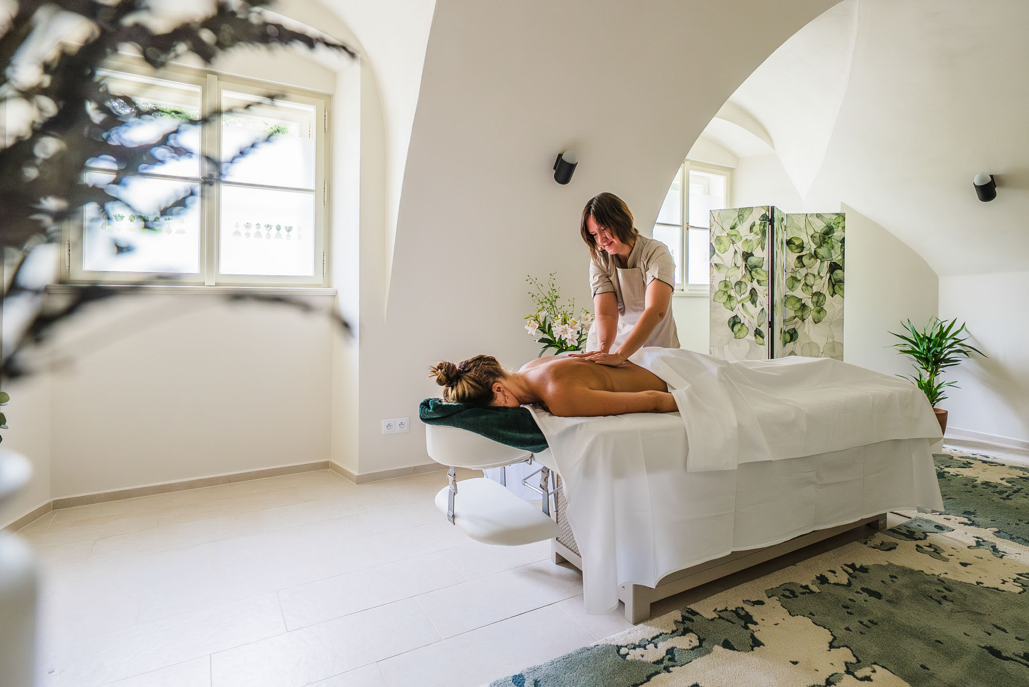 Vom Zimmer im flauschigen Bademantel direkt ins Wellnessbereich